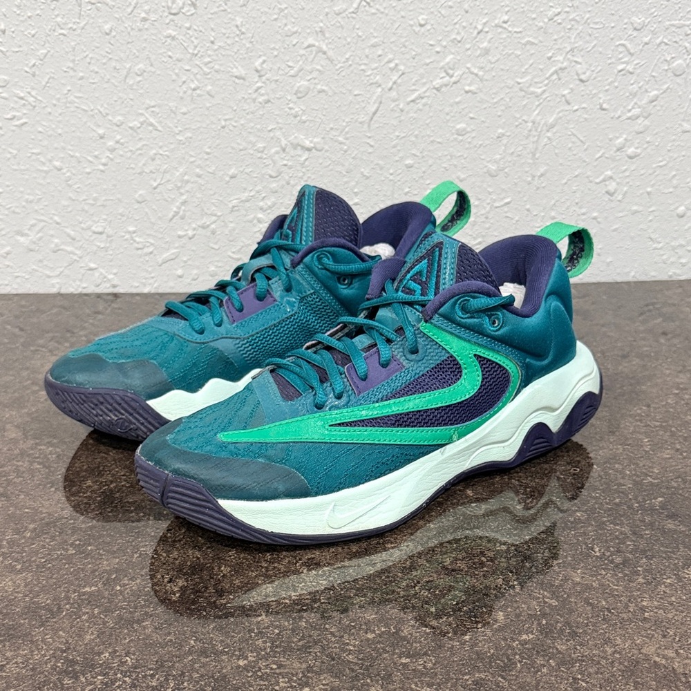Nike Giannis Immortality 3 Geode Teal Purple‎ Women's Size 6.5